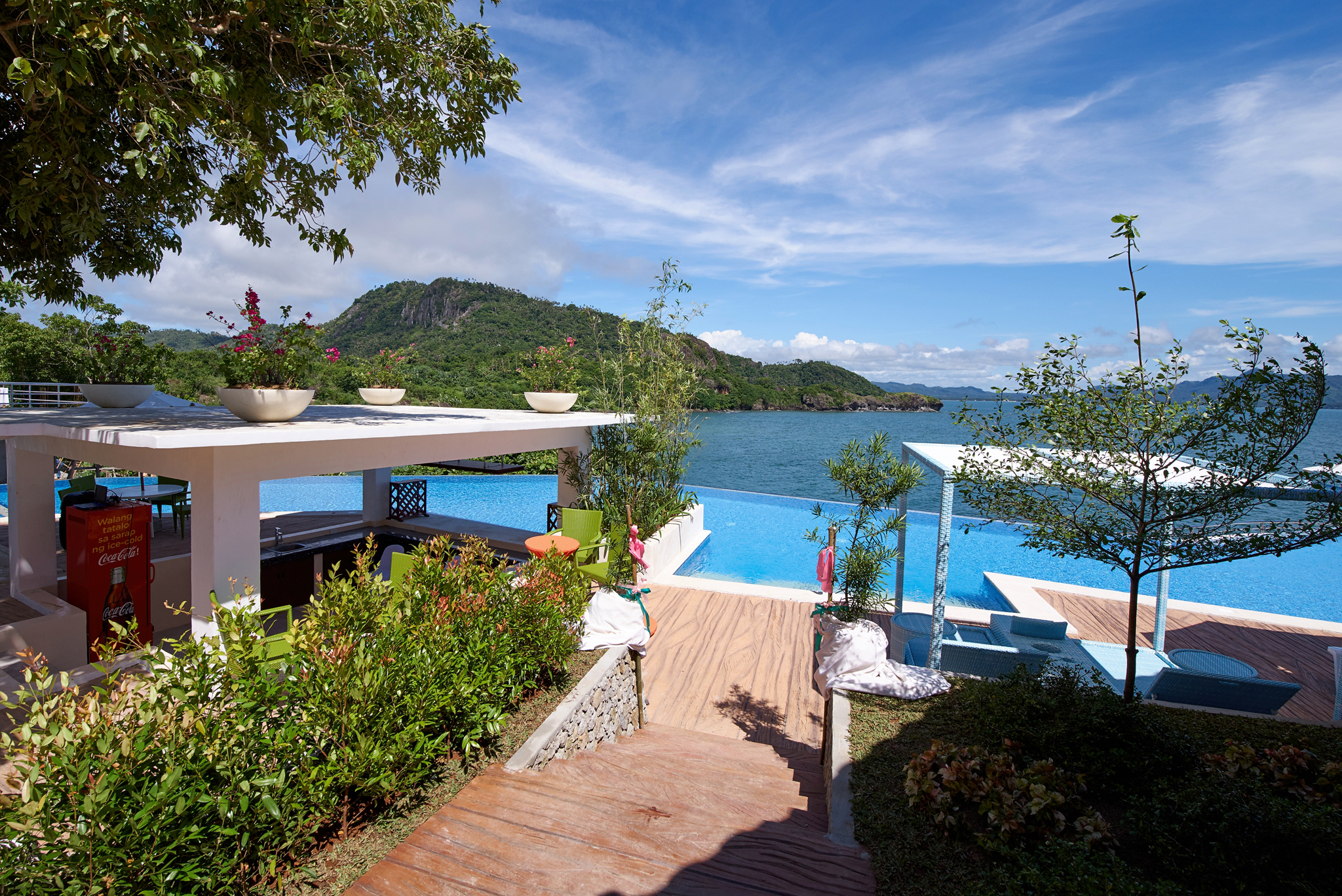 Royal Resort Hotel — Pool Deck Walkway